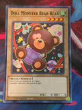 Doll Monster Bear-Bear Super Rare 25th Anniversary Tin: Dueling Heroes Mega Pack MP23-EN052 LP