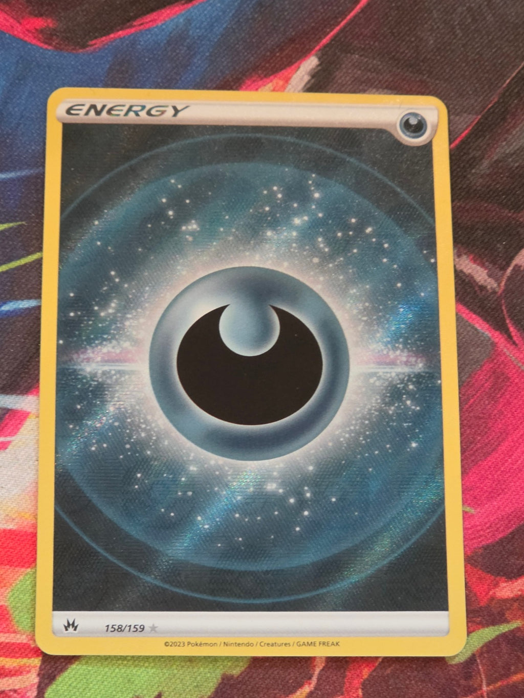 Darkness Energy (Texture Full Art) Ultra Rare Crown Zenith 158/159 NM Pokemon